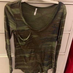 Camo longsleeve tees